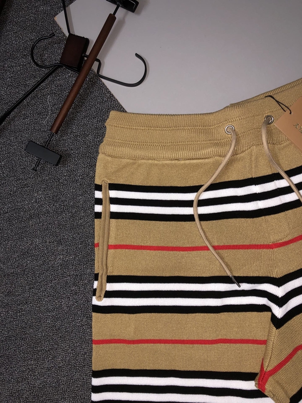 ブランドハーフパンツ側面デザイン